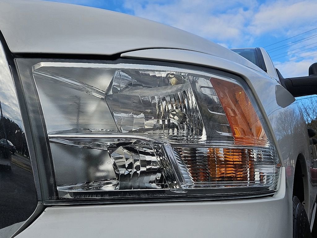 2022 RAM 1500 Classic SLT Crew Cab 4x2 5'7" Box