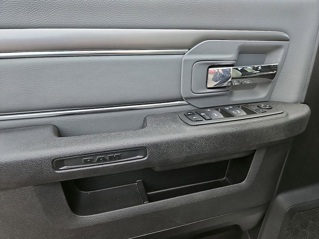 2022 RAM 1500 Classic SLT Crew Cab 4x2 5'7" Box