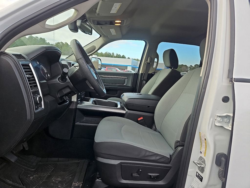 2022 RAM 1500 Classic SLT Crew Cab 4x2 5'7" Box