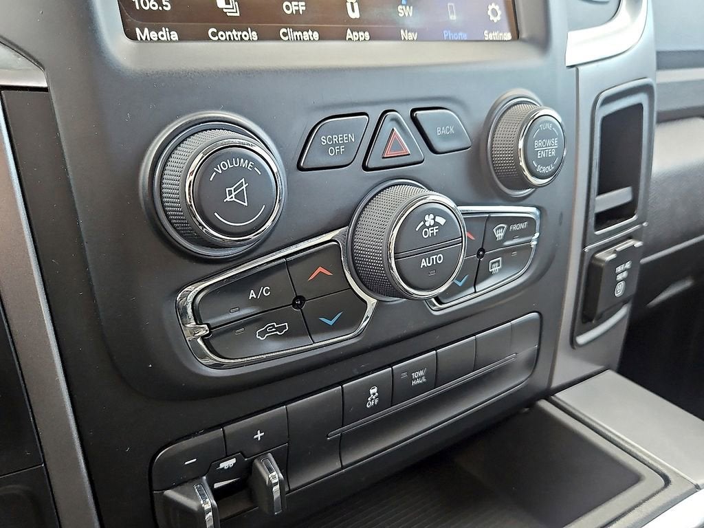 2022 RAM 1500 Classic SLT Crew Cab 4x2 5'7" Box