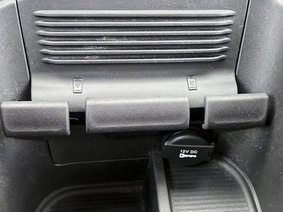 2022 RAM 1500 Classic SLT Crew Cab 4x2 5'7" Box