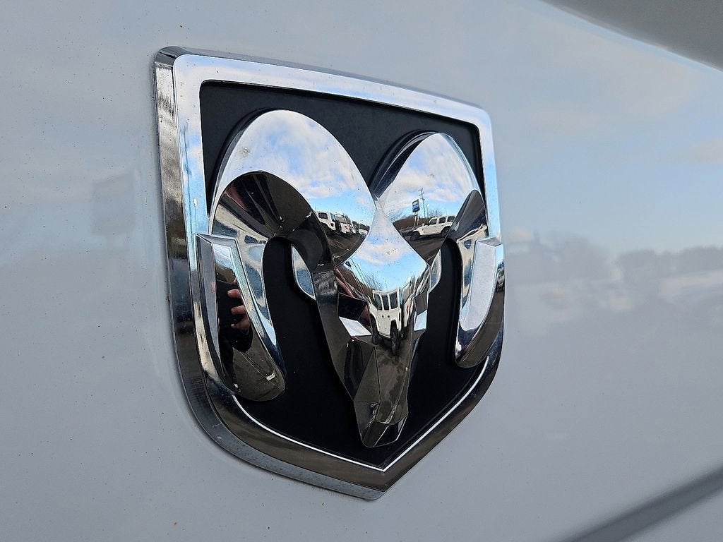 2022 RAM 1500 Classic SLT Crew Cab 4x2 5'7" Box