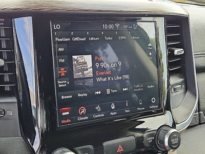 2020 RAM 1500 Laramie Crew Cab 4x4 5'7" Box