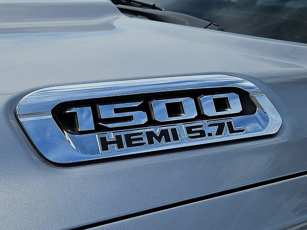 2020 RAM 1500 Laramie Crew Cab 4x4 5'7" Box