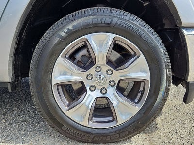 2020 RAM 1500 Laramie Crew Cab 4x4 5'7" Box