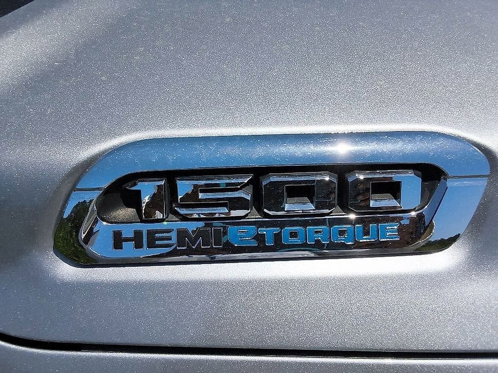2023 RAM 1500 Laramie Crew Cab 4x4 5'7" Box