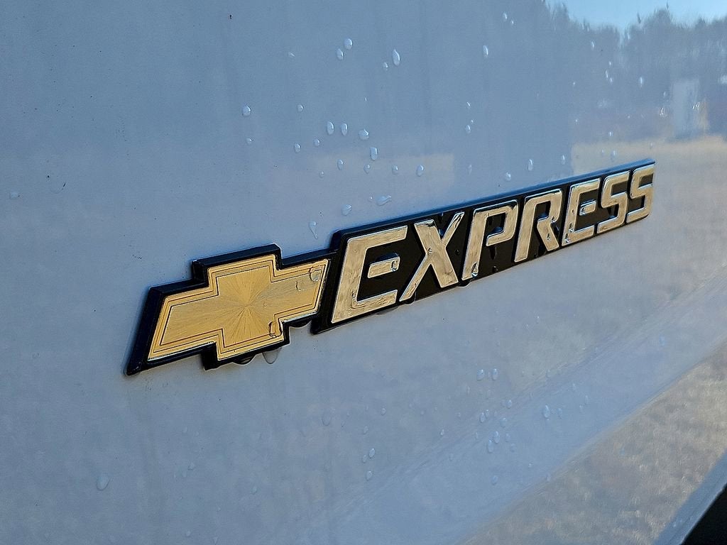 2025 Chevrolet Express Cargo WT