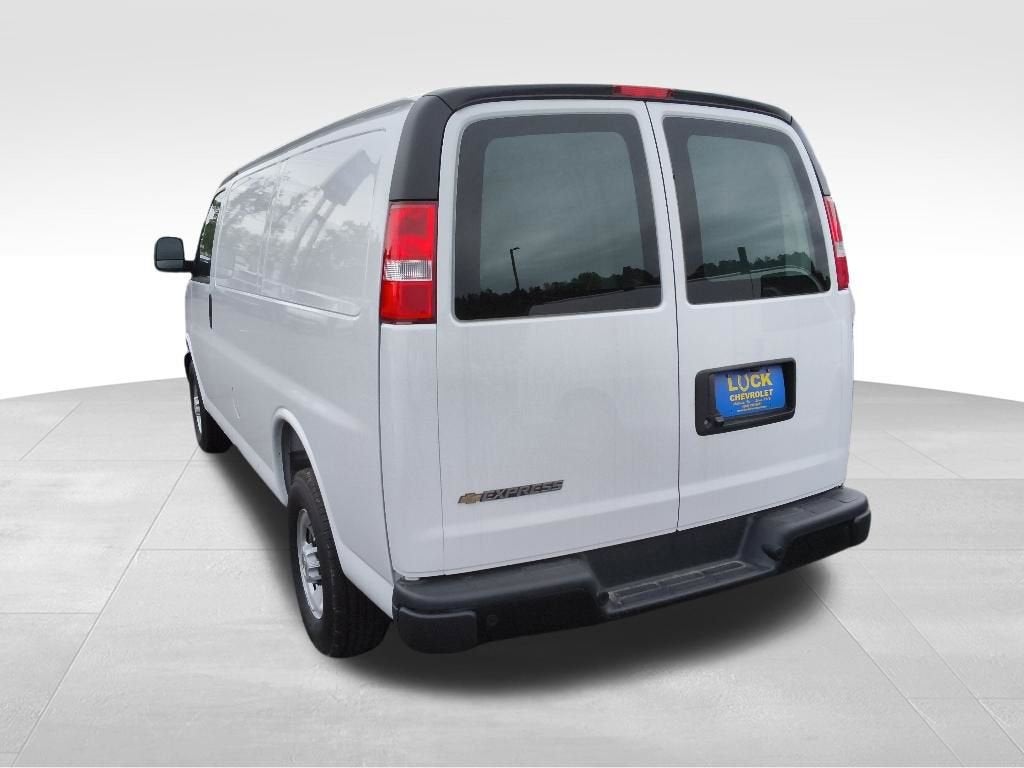 2025 Chevrolet Express Cargo WT