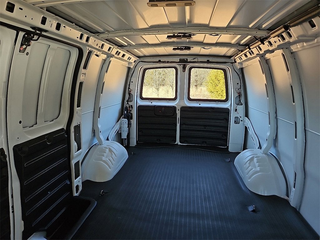 2025 Chevrolet Express Cargo 2500 WT