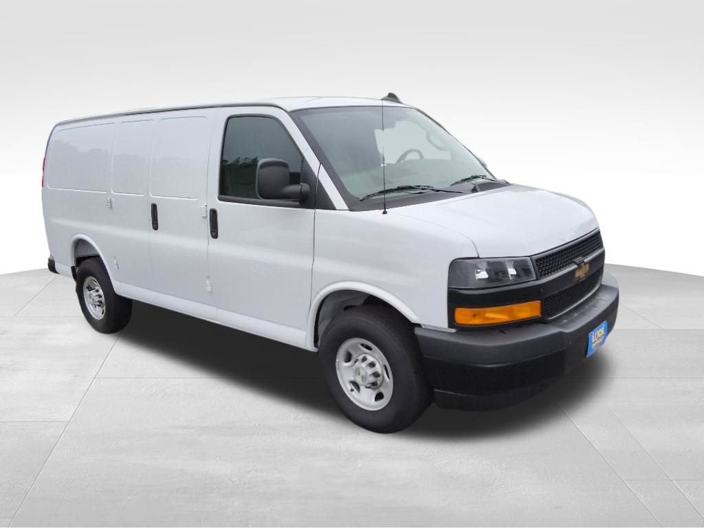 2025 Chevrolet Express Cargo WT