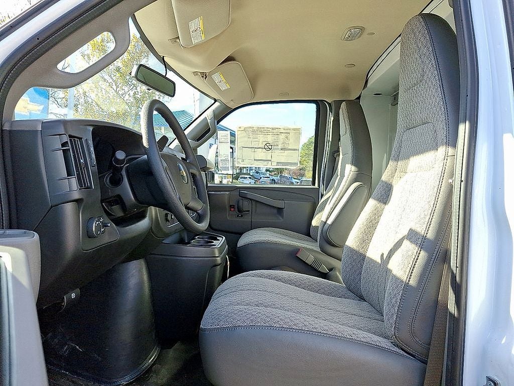 2025 Chevrolet Express 3500 Work Van Cutaway