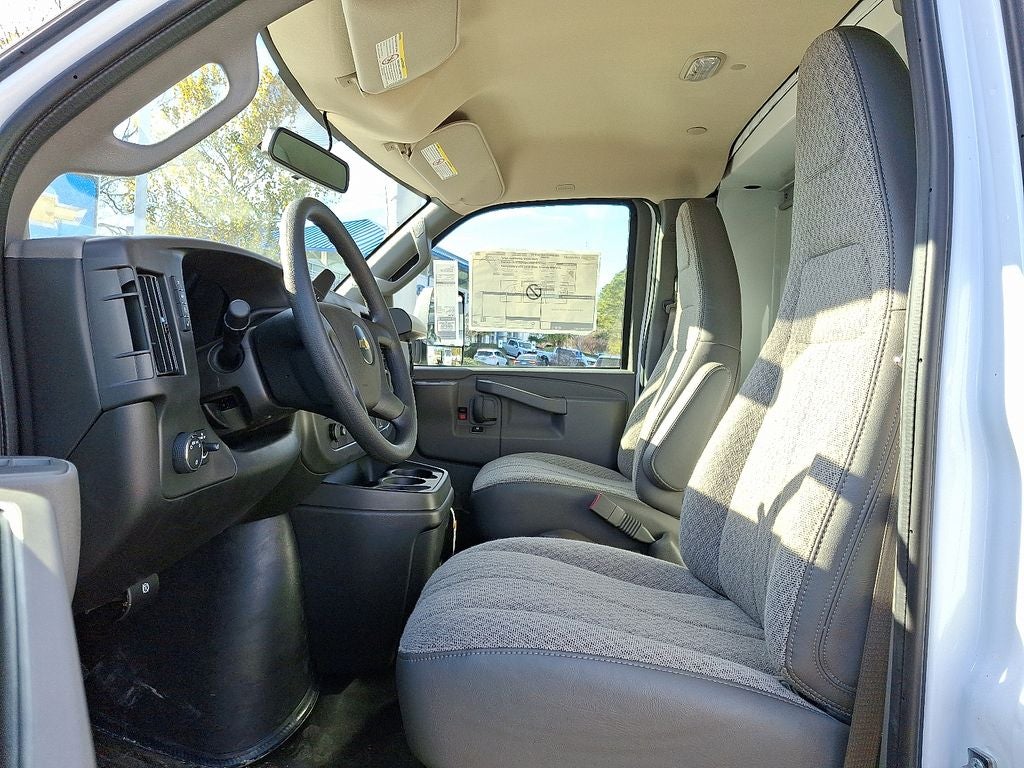 2025 Chevrolet Express 3500 Work Van Cutaway
