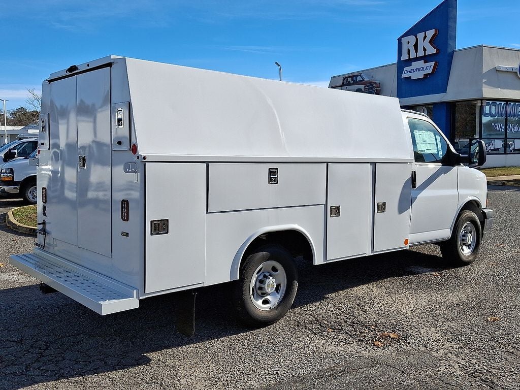 2025 Chevrolet Express 3500 Work Van Cutaway