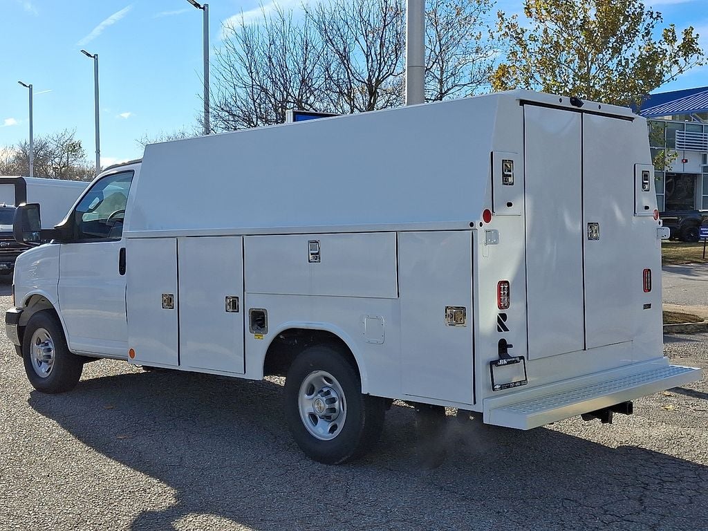2025 Chevrolet Express 3500 Work Van Cutaway