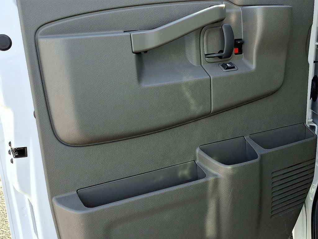 2025 Chevrolet Express 3500 Work Van Cutaway