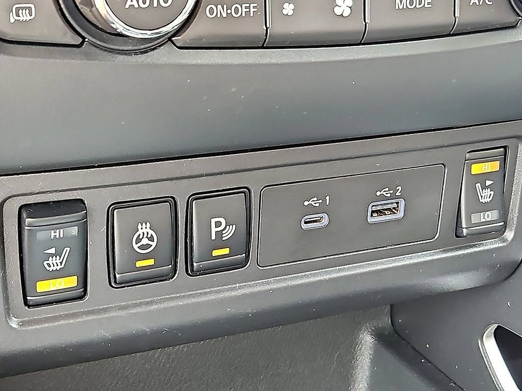 2022 Nissan Frontier Crew Cab SV 4x2