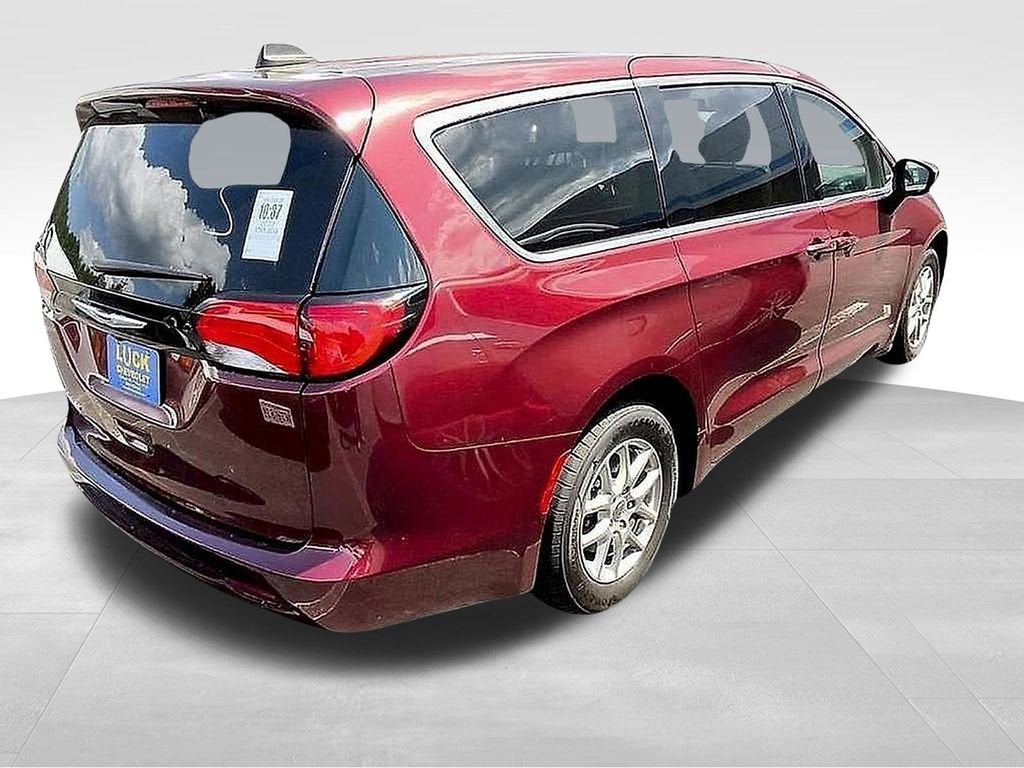 2023 Chrysler Voyager LX