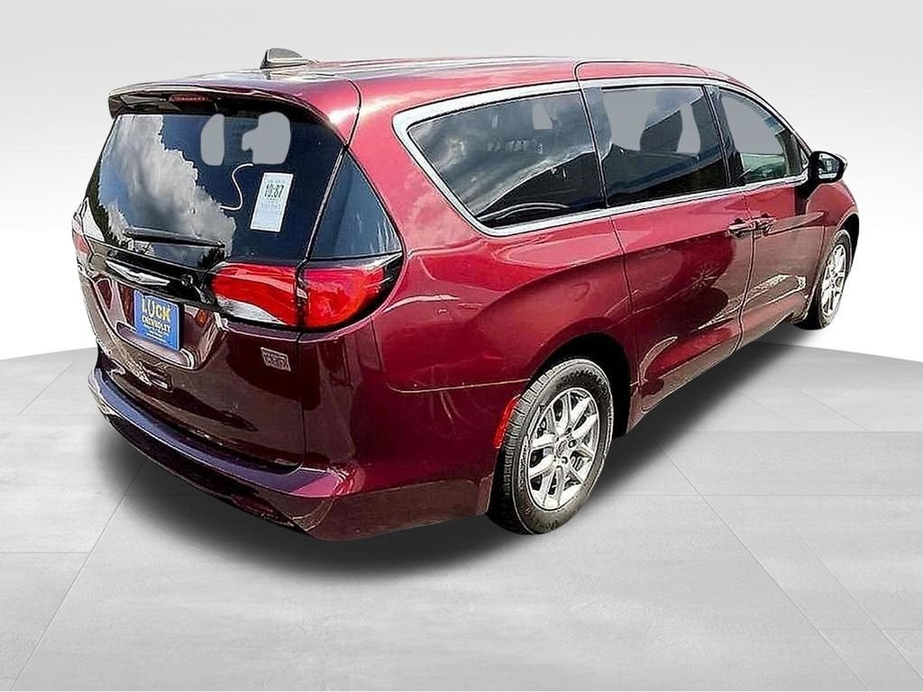 2023 Chrysler Voyager LX