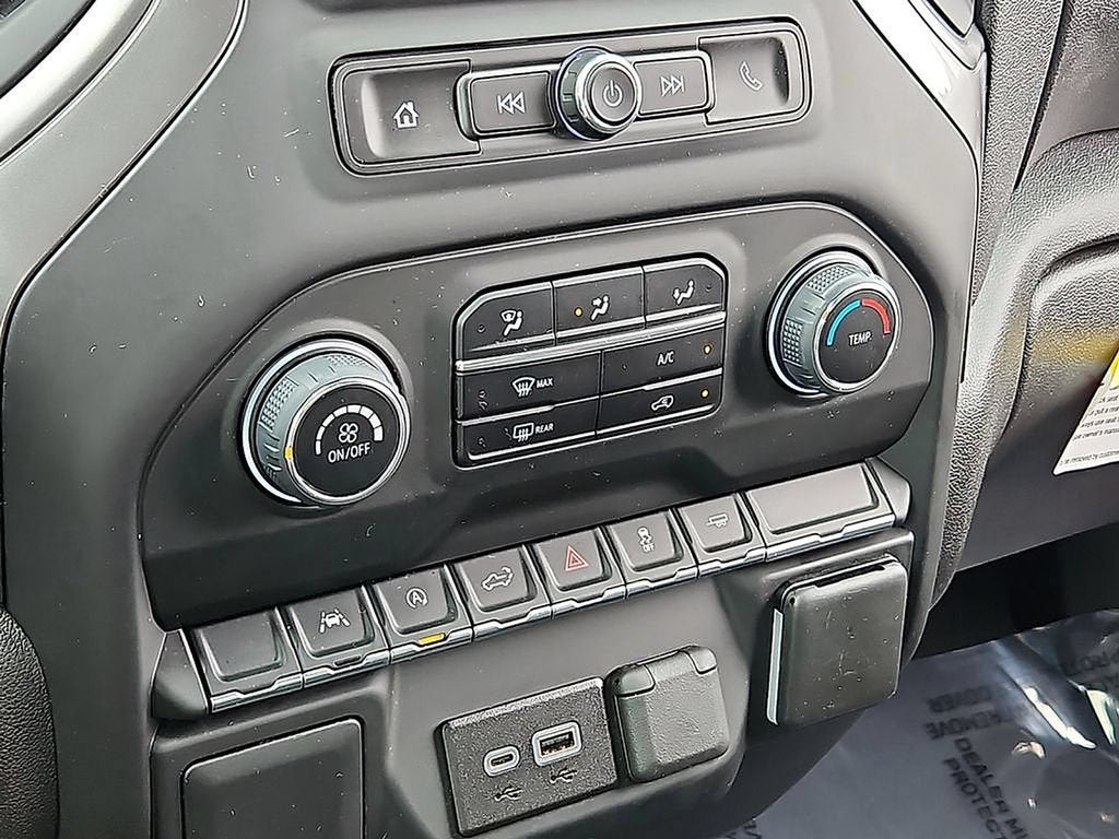 2024 Chevrolet Silverado 1500 Custom
