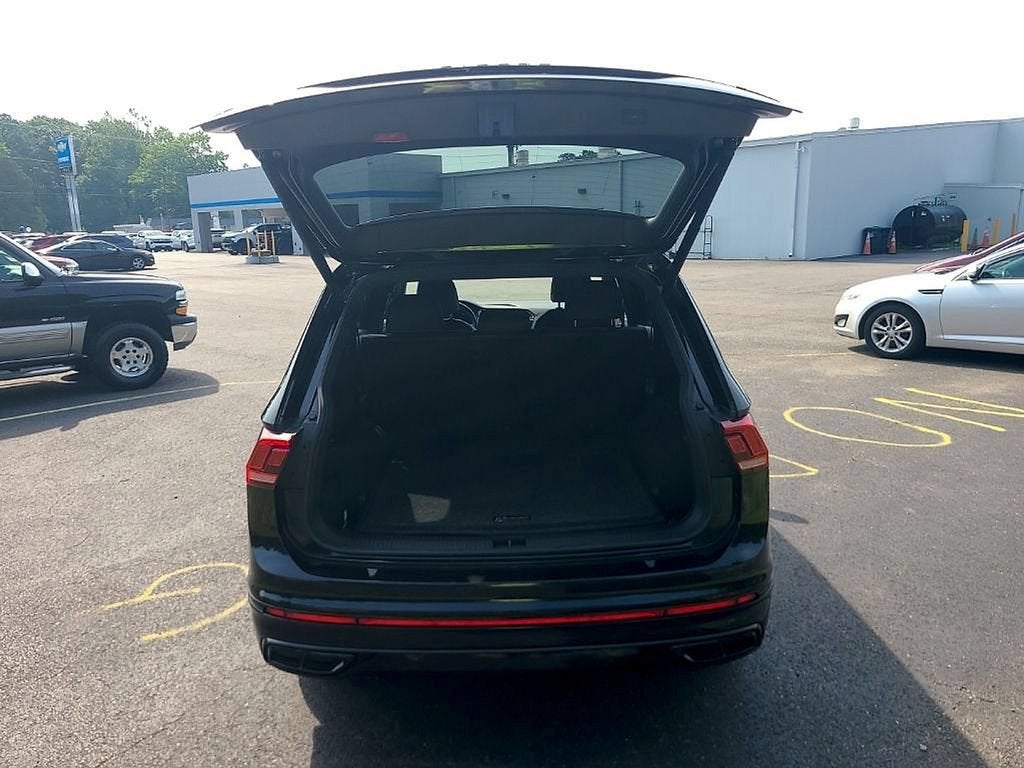 2022 Volkswagen Tiguan 2.0T SE R-Line Black
