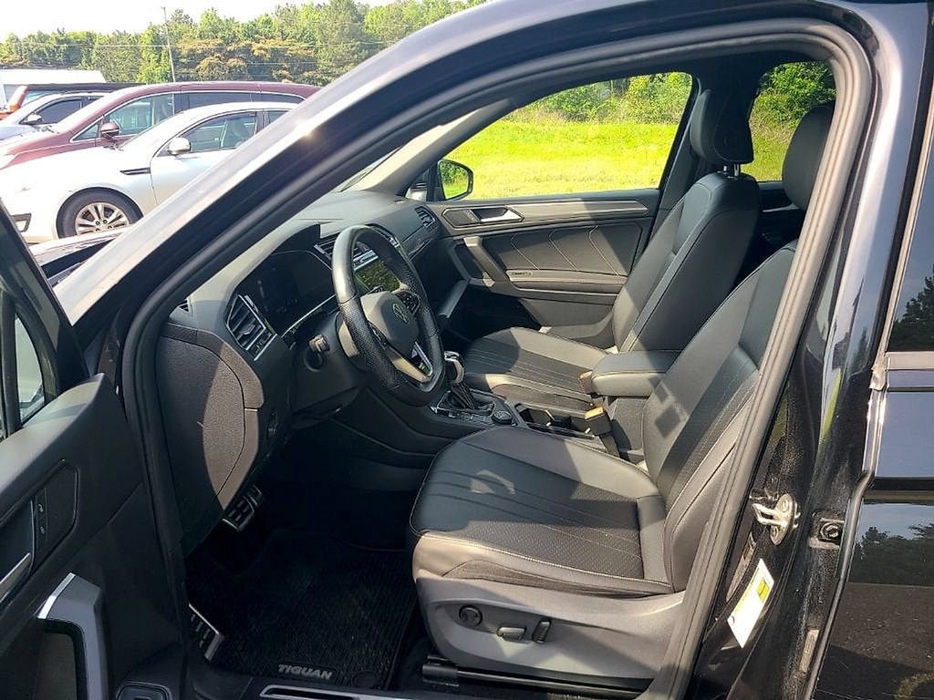 2022 Volkswagen Tiguan 2.0T SE R-Line Black