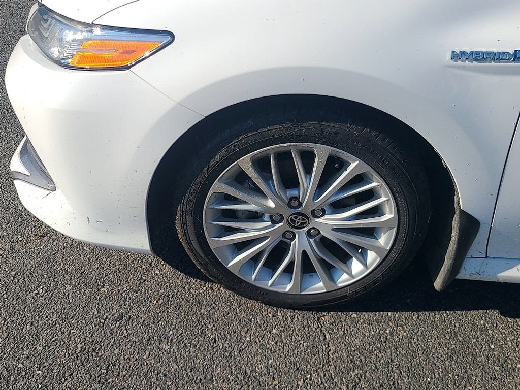 2020 Toyota Camry Hybrid XLE