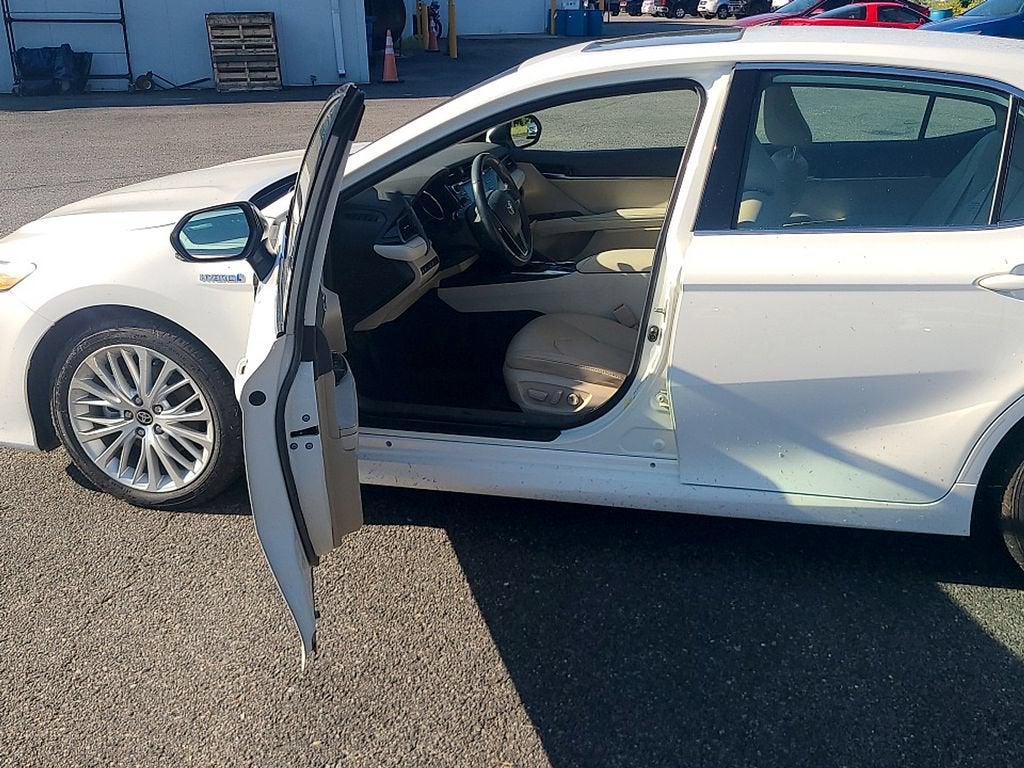 2020 Toyota Camry Hybrid XLE