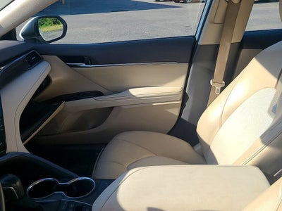 2020 Toyota Camry Hybrid XLE